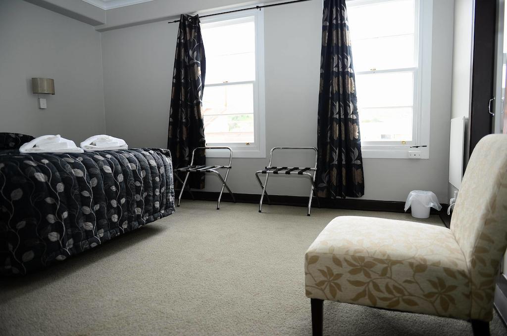 Hotel Imperial Thames Room photo