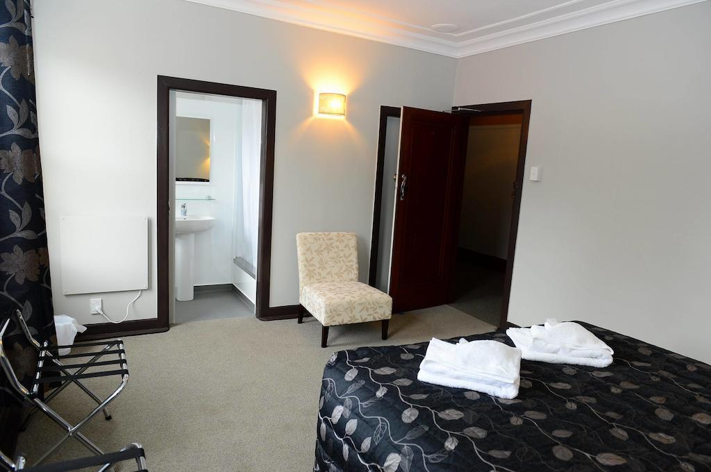 Hotel Imperial Thames Room photo