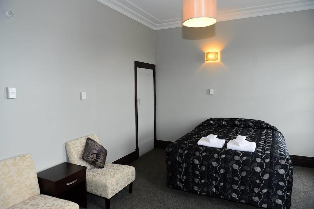 Hotel Imperial Thames Room photo