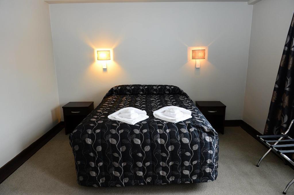 Hotel Imperial Thames Room photo